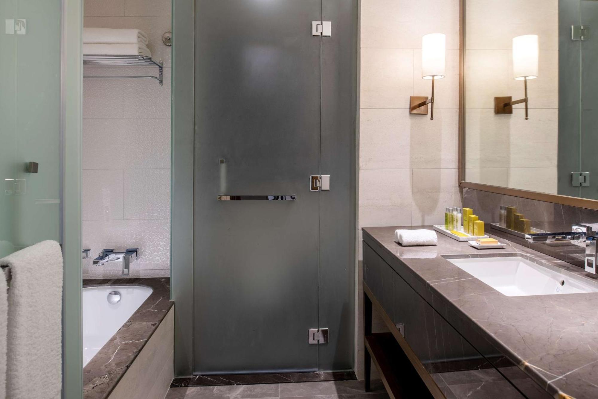 Doubletree Suites By Hilton - Riyadh Financial District Esterno foto